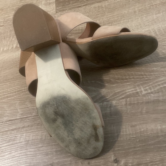 Steve Madden Wide Heal Shoes - Picture 2 of 3